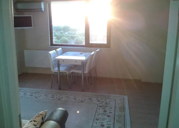 アシア トロイア ホームズ アパート *